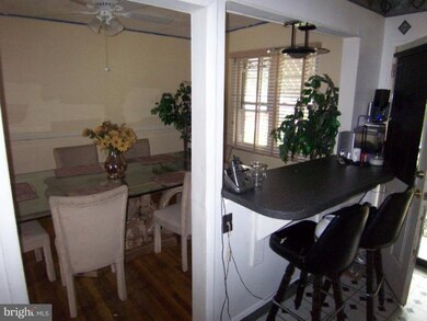 538 Brisbane Rd, Baltimore, MD 21229 - photo 2