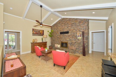 005_Family Room