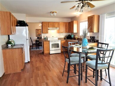 Open kitchen and breakfast room.