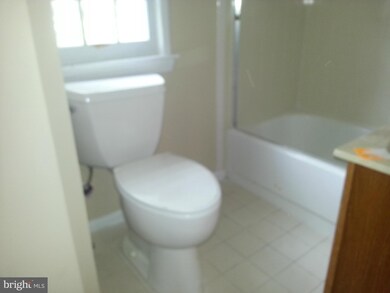 2407 Kent Village Dr, Hyattsville, MD 20785 - photo 5