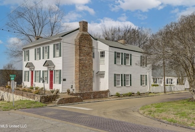 815 1st St E, Vicksburg, MS 39183 - photo 3