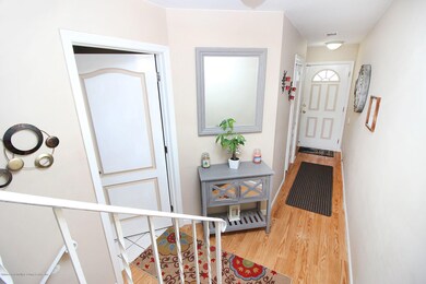 9 Ludwig Ln unit 11, Staten Island, NY 10303 - photo 2