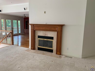 4212 SW Lincolnshire Rd, Topeka, KS 66610 - photo 3