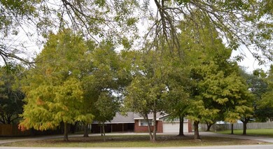 5125 Colonial Dr, Pearland, TX 77584 - photo 2