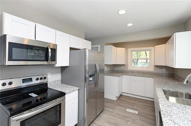 3945 40th St, Des Moines, IA 50310 - photo 2