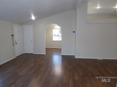 634 W California Ave, Homedale, ID 83628 - photo 2