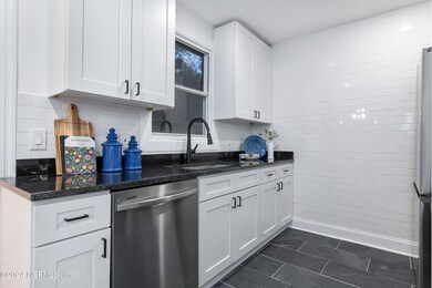 1111 Wycoff Ave, Jacksonville, FL 32205 - photo 7