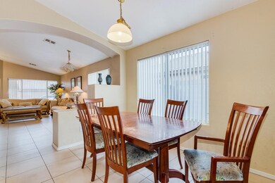 4 Eat in kitchen area