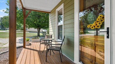 1621 Franklin St, Cedar Falls, IA 50613 - photo 2