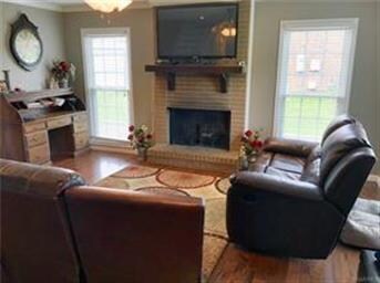 Spacious living room