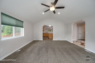 2370 N Thunder Gulch Cir-14