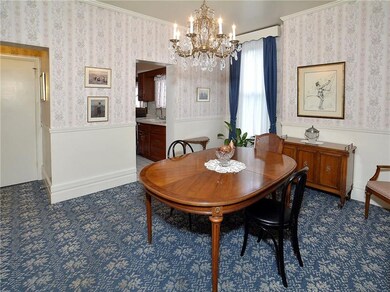 Banquet-sized dining room