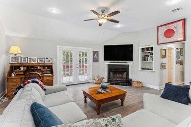 1045 Woodview Dr, Slidell, LA 70461 - photo 4