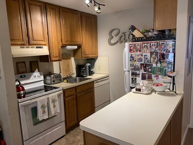 117 Tall Oaks Dr unit C, South Weymouth, MA 02190 - photo 6