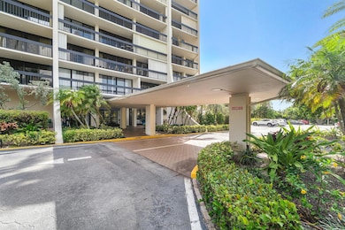 Lincoln Tower unit 9030, West Palm Beach, FL 33401 - photo 5