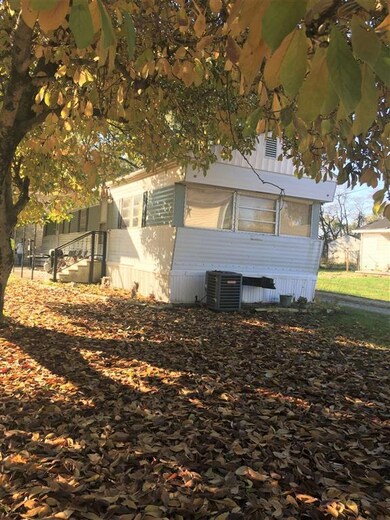 172 J St SW, Linton, IN 47441 - photo 2