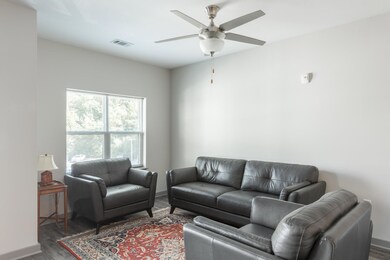 782_Riverfront_Pkwy_07