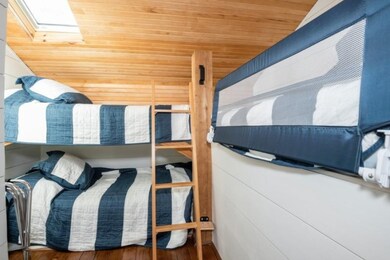 07_22SBarkerStreet_153001_2ndBedroomBunk