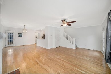 JR 205 W North Broadway 026-