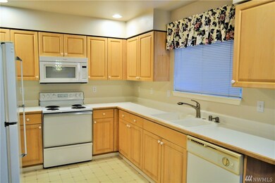 217 112th St SW unit D102, Everett, WA 98204 - photo 2