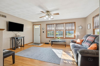 814 5th Ave SW, Cascade, IA 52033 - photo 4