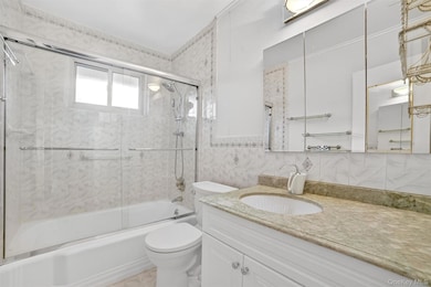 10 Dehaven Dr unit 2D, Yonkers, NY 10703 - photo 6