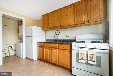 3202 Tartarian Ct, Halethorpe, MD 21227 - photo 6