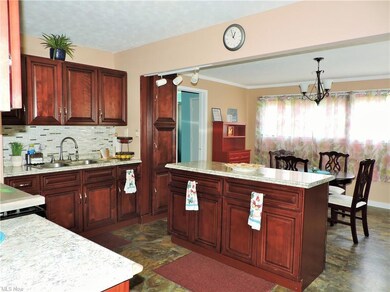 5135 E Lake Rd, Sheffield Lake, OH 44054 - photo 2