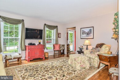 8502 Middle Run Dr, Springfield, VA 22153 - photo 4