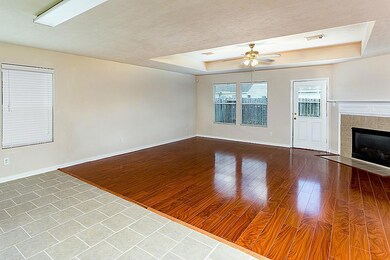 10310 Bentondale Ln, Houston, TX 77075 - photo 7