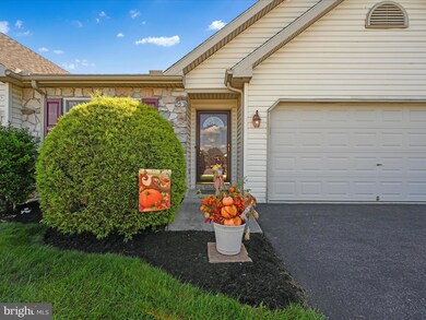 2142 Weeping Willow Ln, Mount Joy, PA 17552 - photo 2