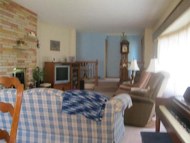 339 Wheatfield St, North Tonawanda, NY 14120 - photo 4