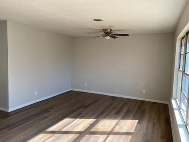 165 Eisenhower Blvd unit B, Denison, TX 75020 - photo 2