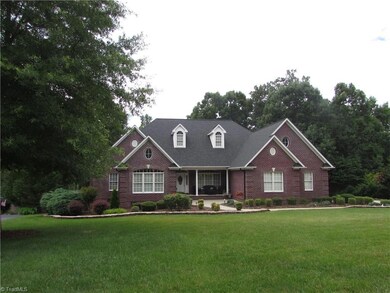 1059 Anns Ct, Asheboro, NC 27205 - photo 2