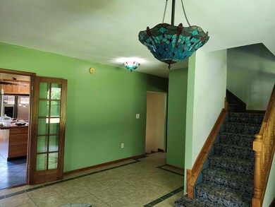 Foyer/Dining Room Area