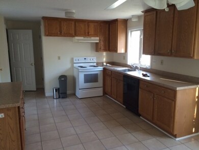 90 Depot St unit 90, Milford, MA 01757 - photo 5