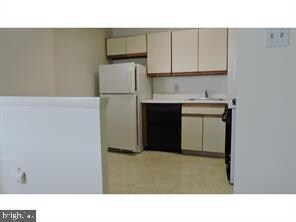 Radnor House unit 412, Bryn Mawr, PA 19010 - photo 2