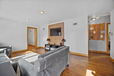 273 E Columbia Ave, Elmhurst, IL 60126 - photo 5