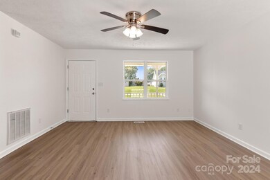 111 Hampton Glen Dr, Statesville, NC 28625 - photo 5