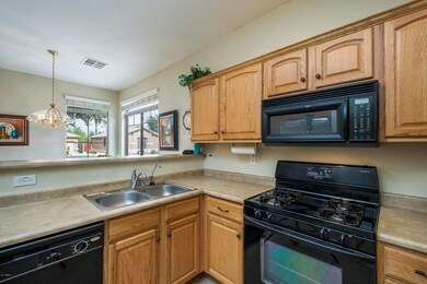 Kitchen/Dining 2