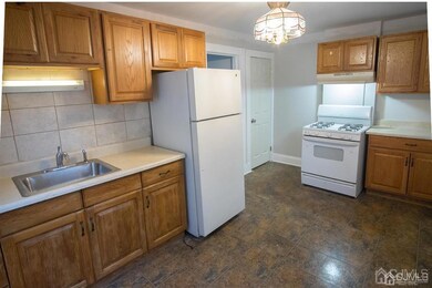 419 Chestnut St, Middlesex, NJ 08846 - photo 4