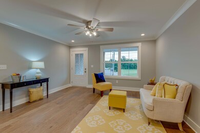 807 N Charlotte St, Dickson, TN 37055 - photo 5