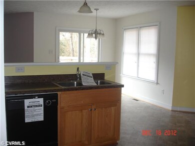 1040 Bagby St, West Point, VA 23181 - photo 3