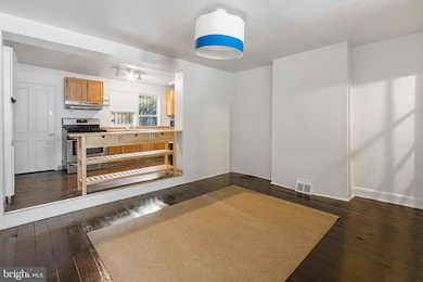 2041 Pemberton St, Philadelphia, PA 19146 - photo 6