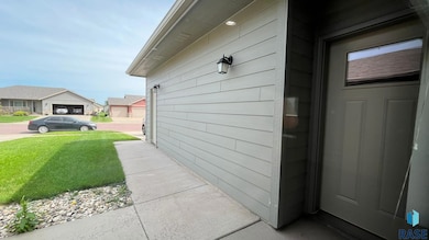 3507 Chatham St, Sioux Falls, SD 57108 - photo 2