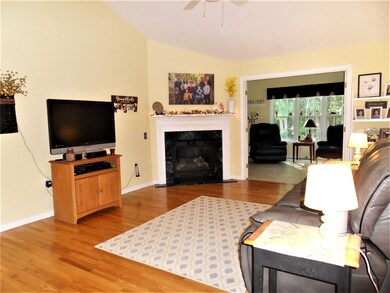 81 Country Squire Rd unit 81, Uxbridge, MA 01569 - photo 6