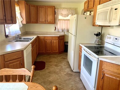 3111 Midland Dr, Erie, PA 16506 - photo 5