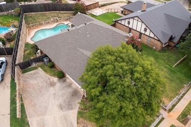 1025 Clear View Dr, Bedford, TX 76021 - photo 5