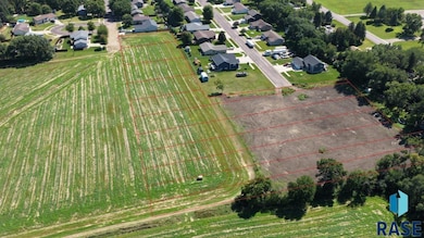 1334 NE 4th St, Madison, SD 57042 - photo 2