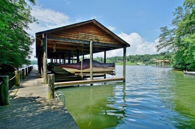 828337Dock